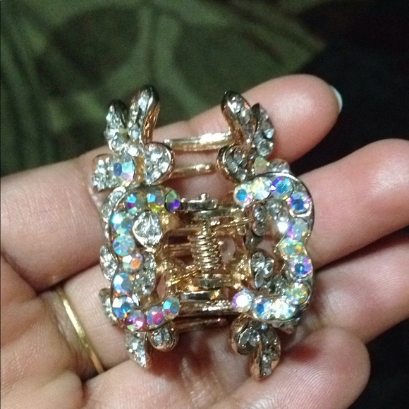 Rhinestones butterfly gold metal clip - Picture 2 of 4